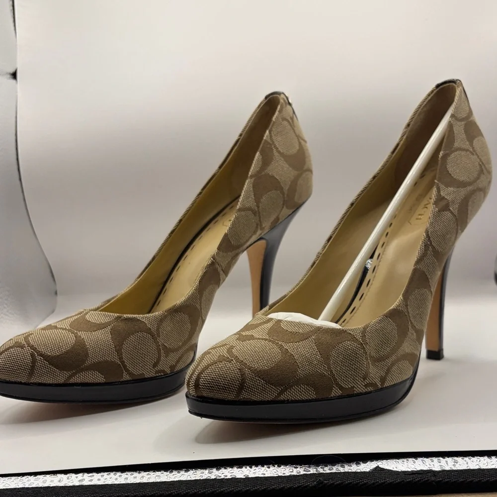 Coach Elegant Brown Patterned Women's Heels 7.5B - Picture 1 of 6